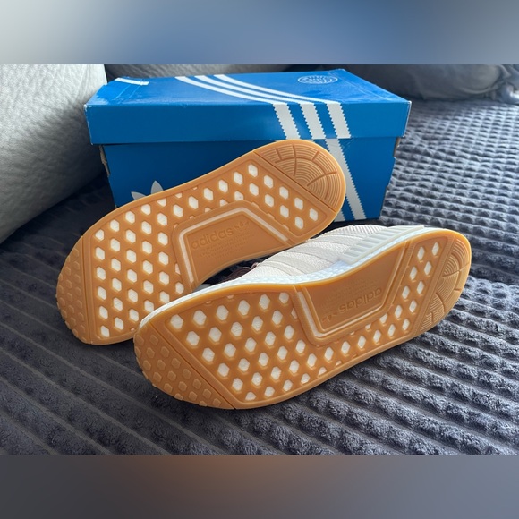 Women's Originals NMD R1  BRAND NEW WITH TAGS - Picture 4 of 7